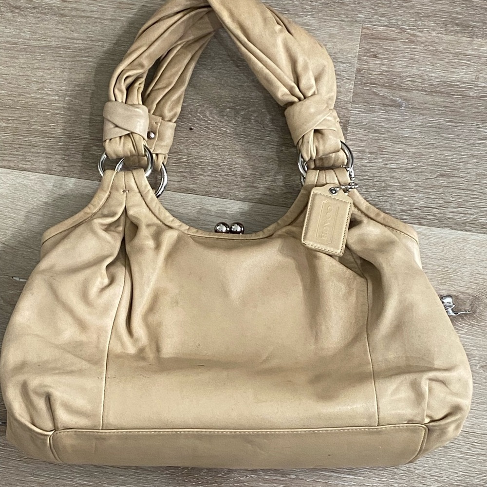 Coach Vintage Y2K “Parker” Kisslock Beige Leather Shoulder Bag Pink Interior